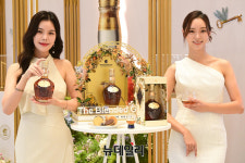 [포토] 투명 유리보틀 적용한 로얄살루트 21년 블렌디드 그레인 출시