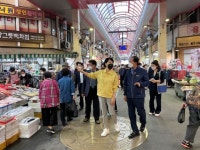 전현희 권익위원장, 청주 육거리종합시장서 ‘추석 선물 구입’