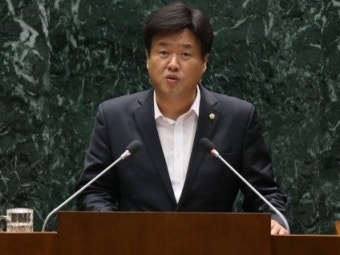 '8억대 불법 정치자금 수수 혐의' 김용 구속… 이재명 수사 탄력