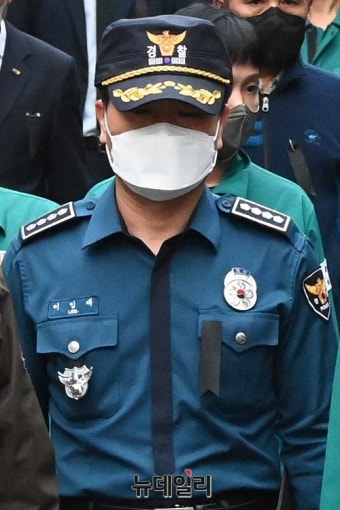 참사 당일 느긋하게 설렁탕… 이임재 前 용산서장 '긴급상황 보고' 뭉갰다