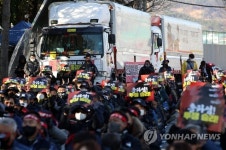 화물연대 파업에 철강업계 1조 피해, 금호타이어는 감산