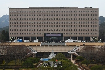 추미애가 바꾼 '감찰위 자문' 다시 의무화… 법무부 