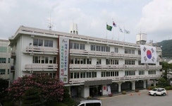 청주시청 옛 본관동 철거 착수…결국 ‘역사 속으로’