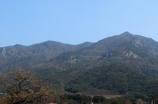 [진경수의 山 이야기] 땅속서 솟아오른 듯 웅장한 忠南 最高峰, 서대산