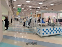 [르포] MZ 넘어 가족·지역 친화… 확 젊어진 현대백화점 목동점
