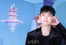 천진영헤어 | [포토] 갓세븐 진영, 천진난만 볼하트