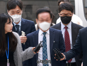 [포토] 백현동 개발비리 의혹, 핵심 로비스트 김인섭 영장심사 출석