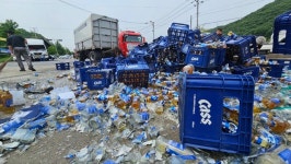청주 현도 국도에 병맥주 1만2천병 쏟아져 ‘아수라장’