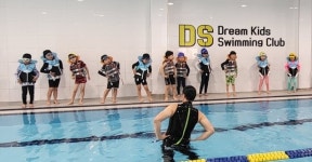 충북 유치원 생존수영…“우리도 수영 잘해요”