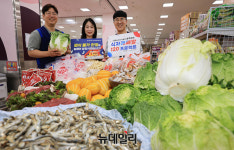 [포토] 농협 하나로마트, 외식 물가 잡기 식자재 120 프로젝트 진행