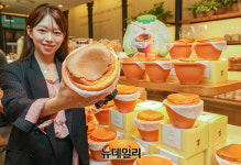 [포토] 현대그린푸드 베즐리 토기로 구운 고소한 까사테라 맛보세요