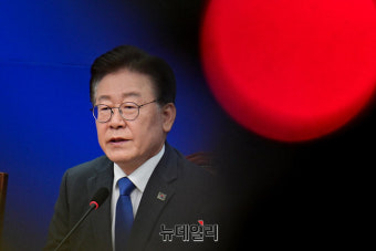 '9월 영장 청구설' 앞두고 단식 선언… 168석 야당 대표 이재명의 '방탄 카드'