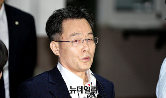 [포토] 출소 후 입장 밝히는 김만배