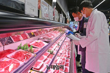[포토] 농협 하나로마트, 추석맞아 식품안전 종합상황실 운영...위생관리에 총력