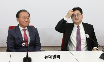 [포토] 환담 나누는 윤재옥·홍익표 원내대표