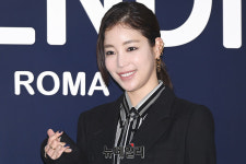 [포토] 기은세 '반전매력의 손가락 하트'