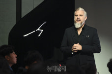 [포토] 기아 더 뉴 K5 소개하는 요한 페이즌 상무