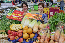 [포토] 농협 하나로마트, 김장재료와 제철먹거리 최대 50% 할인 판매