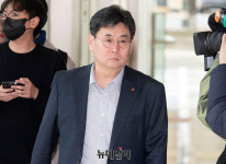 [포토] 롯데 사장단회의 참석하는 정승원 롯데이네오스화학 대표이사