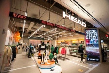 스타필드 수원에 매장 연 코오롱FnC 헤드, 스포츠마케팅 본격화