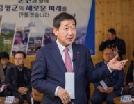 [이재영 증평군수 ‘도안면 주민 토론회’] 100여명 둘러앉아 현안 묻고 답하고…‘사랑방 토론회’