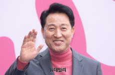 [포토] 손인사하는 오세훈 서울시장
