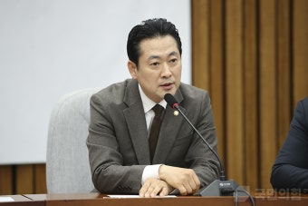 與 장동혁 