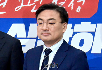 [포토] 조국혁신당 1호 영입인재 신장식 변호사