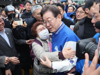 [포토] 목동 찾은 이재명 대표와 황희 의원