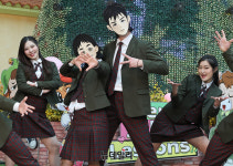 [포토] 롯데월드, 웹툰 세기말 주인공 철이와 미애 만나보세요