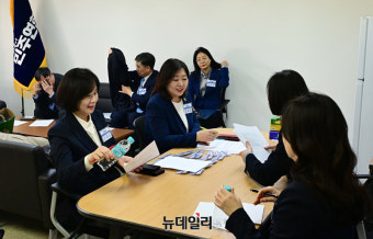 [포토] 면접준비하는 더불어민주연합 비례대표 후보자