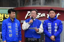 [포토] 온양온천역 광장서 기자회견 하는 이재명 대표