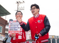 [포토] 안성 중앙시장서 지지호소하는 한동훈 위원장