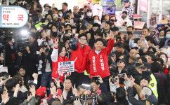 [포토] 강동 암사시장 찾은 한동훈-전주혜-이재영