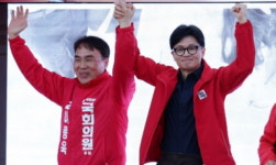 한동훈 위원장, 흔들리는 PK 민심 잡기 나서 [총선 창원시 진해구]