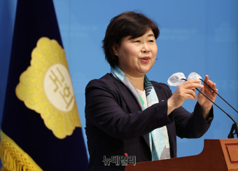 [포토] 신임 원내대표 '불출마' 입장 밝히는 서영교 민주당 최고위원