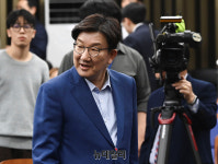 [포토] 국민의힘 당선자 총회 참석하는 권성동 의원