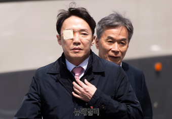 [포토] '비위 의혹' 이정섭 검사, 탄핵 사건 변론기일 출석