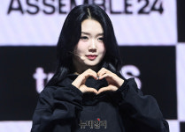 [포토] 트리플에스 S8 공유빈 수줍은 하트