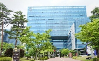 ‘새만금 태양광 의혹’ 브로커 첫 재판…혐의 일부 인정