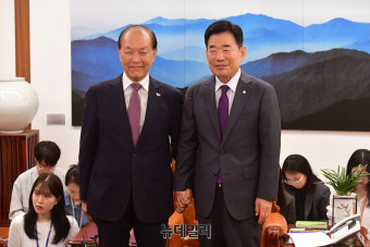 [포토] 김진표 의장 예방한 황우여 비대위원장