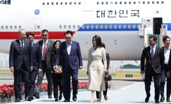 尹, 사마르칸트 시찰 … 우즈벡 대통령이 직접 유적 소개