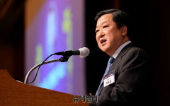 [포토] 윤석열 대통령 축사 대독하는 박춘섭 경제수석