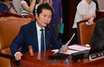[포토] 법사위, 의사진행 하는 정청래 위원장