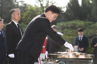 [포토] 분향하는 우원식 국회의장
