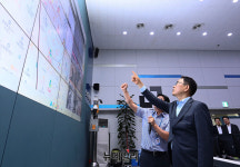 [포토] 강남도시관제센터 찾은 조성명 강남구청장