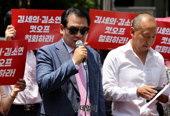 [포토] 김세의-김소연 컷오프 규탄, 발언하는 강신업 변호사