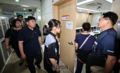 [포토] 아리셀 측과 첫 회의 참석하는 희생자 교섭단