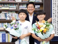 세종 두루초 박지율·신수우, 발달장애 학생 찾아준 선행으로 표창장