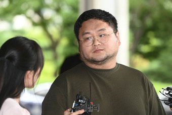 [포토] '쯔양 협박' 유튜버 구제역, 검찰 자진출석